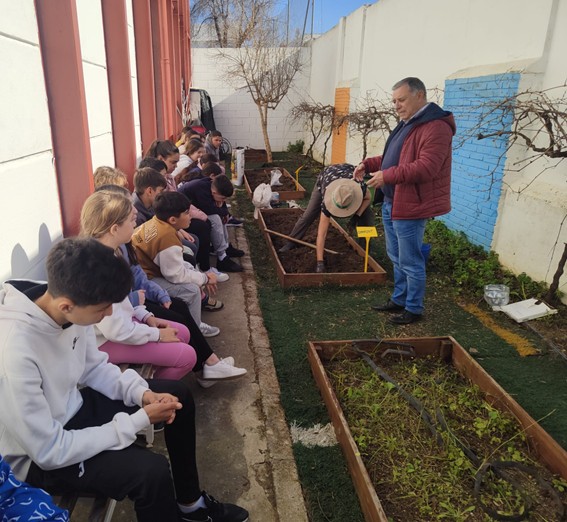 El CEIP Coca de la Piñera de Utrera participa en RECICOMP-HUERTOS