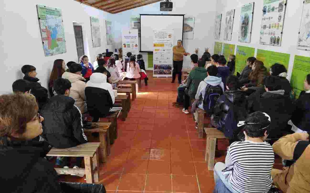 Visita de alumnos de centros escolares de Utrera al centro de tratamiento de residuos Montemarta-Cónica