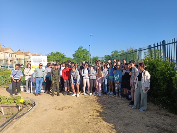 Visit from IES Macarena and IES Pino Montano to the urban gardens of Utrera and the Montemarta-Cónica waste treatment plant